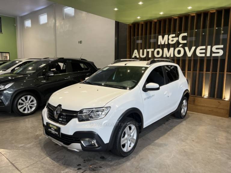 RENAULT - SANDERO - 2021/2022 - Branca - R$ 65.900,00