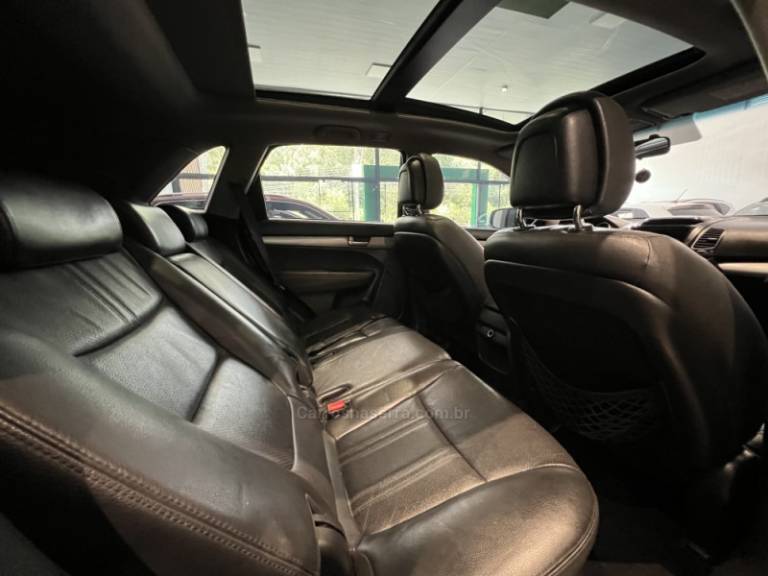 KIA MOTORS - SORENTO - 2012/2013 - Preta - R$ 69.900,00