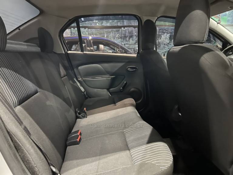 RENAULT - LOGAN - 2014/2015 - Prata - R$ 33.900,00