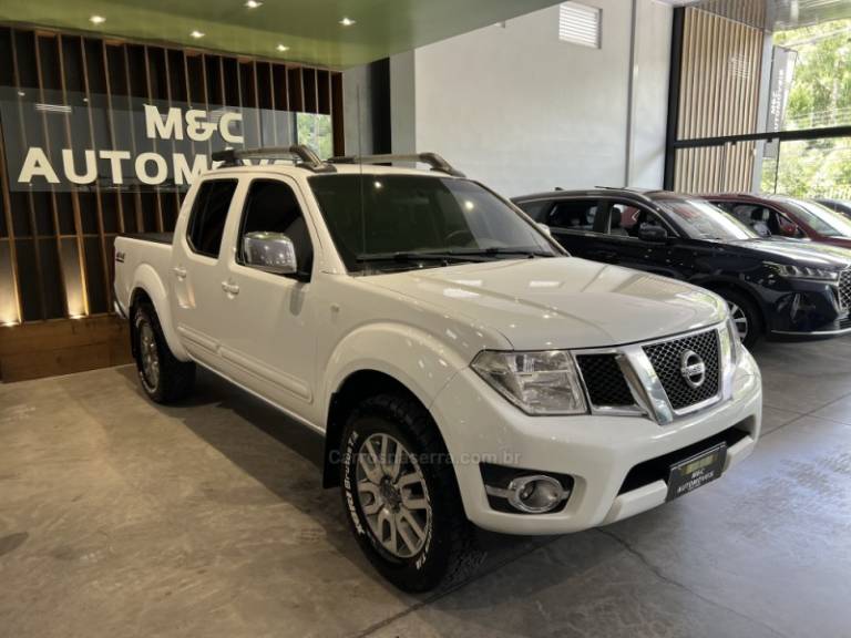 NISSAN - FRONTIER - 2014/2015 - Branca - R$ 102.900,00