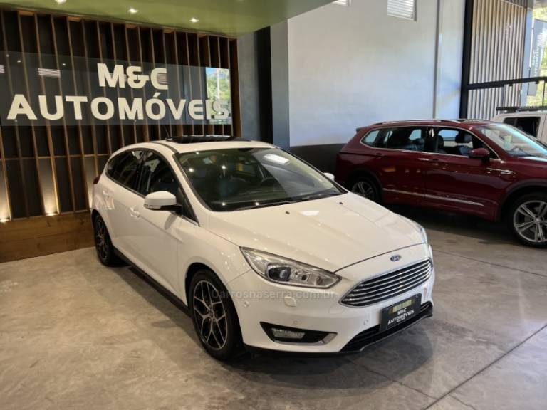 FORD - FOCUS - 2016/2016 - Branca - R$ 66.900,00