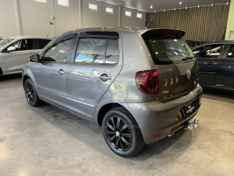 VOLKSWAGEN - FOX - 2010/2011 - Cinza - R$ 34.900,00