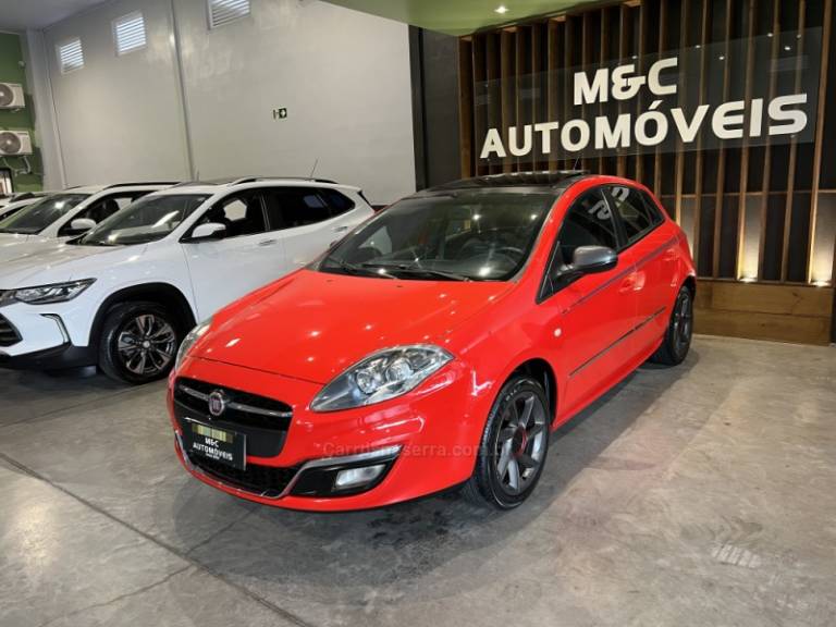 FIAT - BRAVO - 2015/2016 - Vermelha - R$ 55.900,00