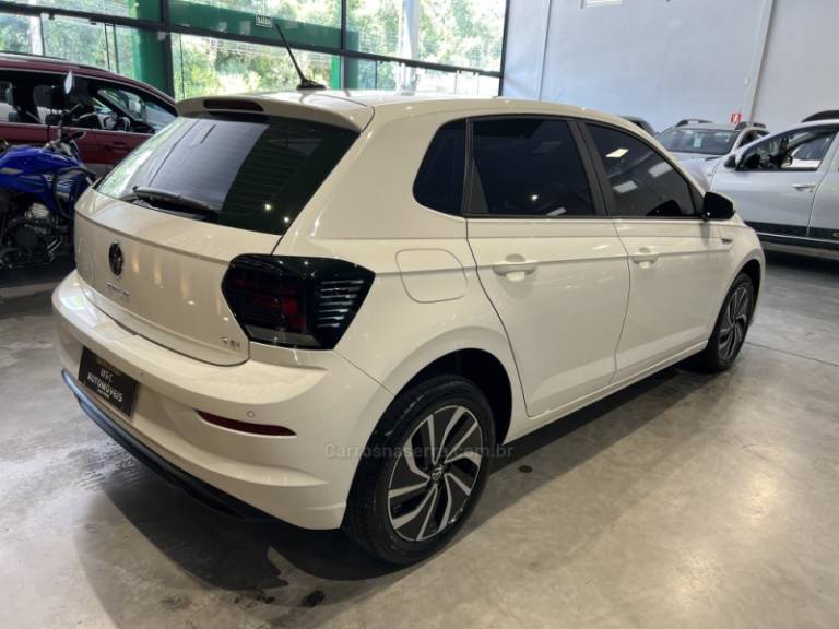 VOLKSWAGEN - POLO - 2023/2023 - Branca - R$ 91.900,00