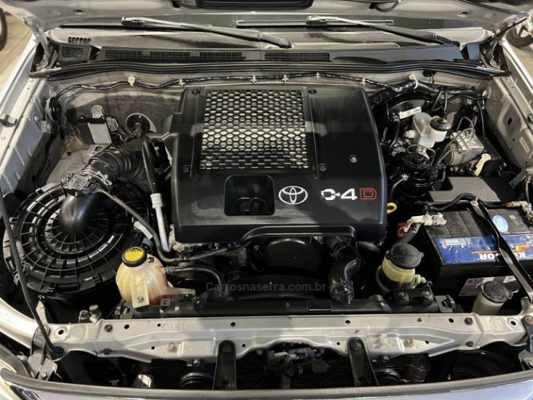 TOYOTA - HILUX SW4 - 2008/2009 - Prata - R$ 109.900,00