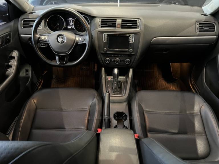 VOLKSWAGEN - JETTA - 2017/2017 - Preta - R$ 83.900,00