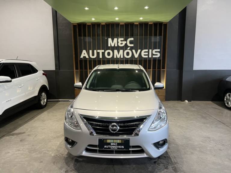 NISSAN - VERSA - 2018/2018 - Prata - R$ 57.900,00