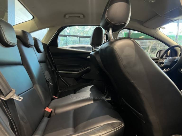 FORD - FOCUS - 2017/2018 - Branca - R$ 58.900,00