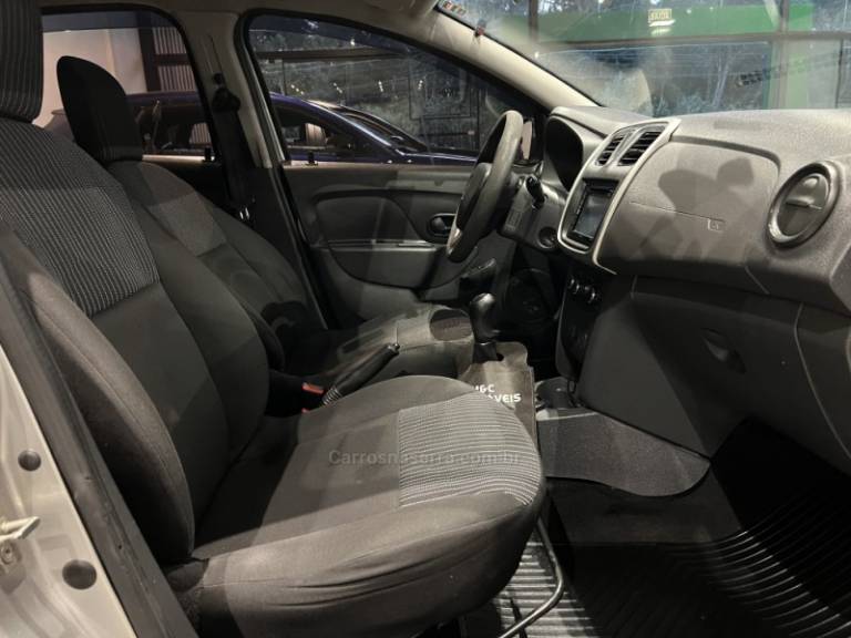 RENAULT - LOGAN - 2014/2015 - Prata - R$ 33.900,00