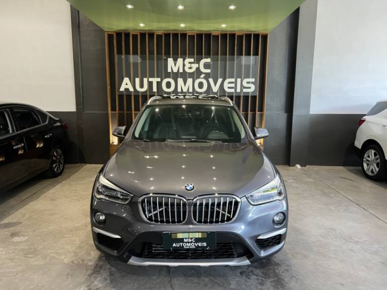 BMW - X1 - 2017/2018 - Cinza - R$ 124.900,00