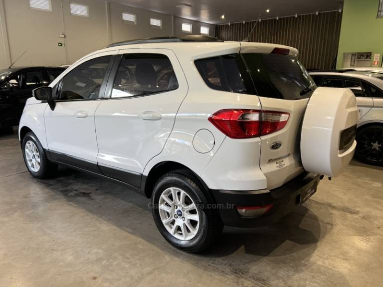 FORD - ECOSPORT - 2017/2018 - Branca - R$ 62.900,00