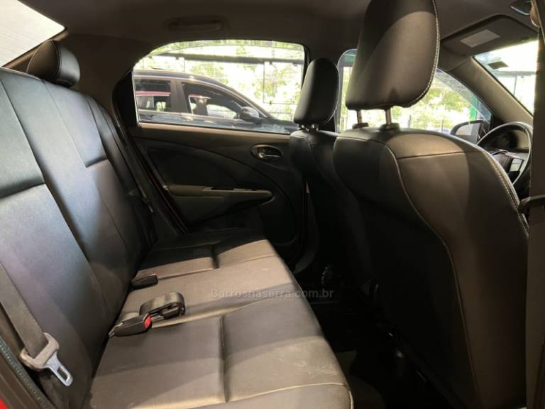 TOYOTA - ETIOS - 2015/2015 - Vermelha - R$ 49.900,00
