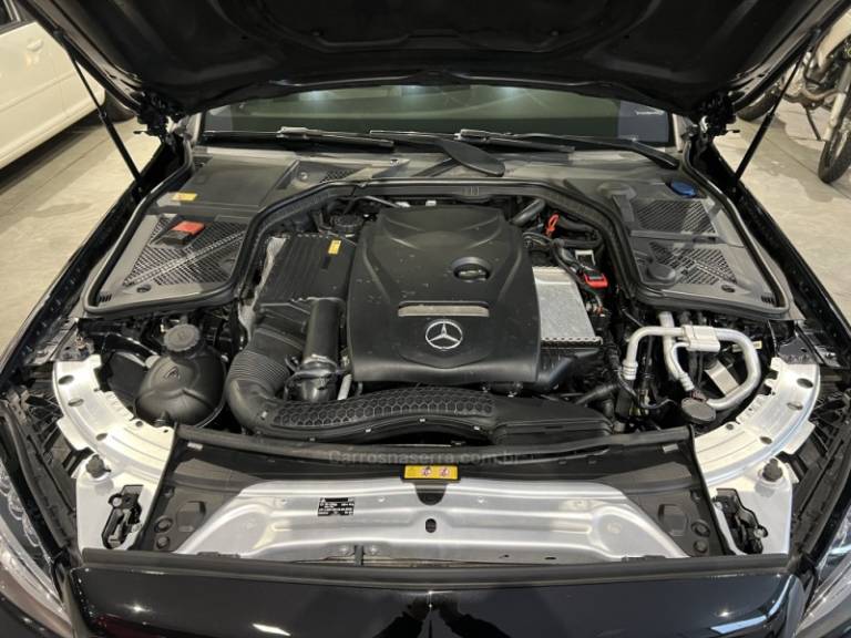 MERCEDES-BENZ - C 180 - 2014/2015 - Preta - R$ 101.900,00