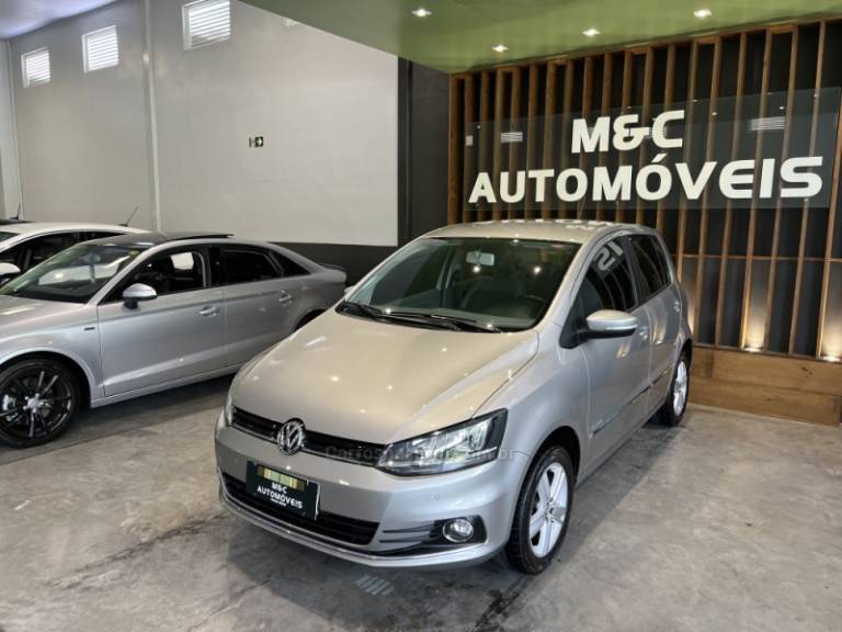 VOLKSWAGEN - FOX - 2015/2016 - Prata - R$ 53.900,00