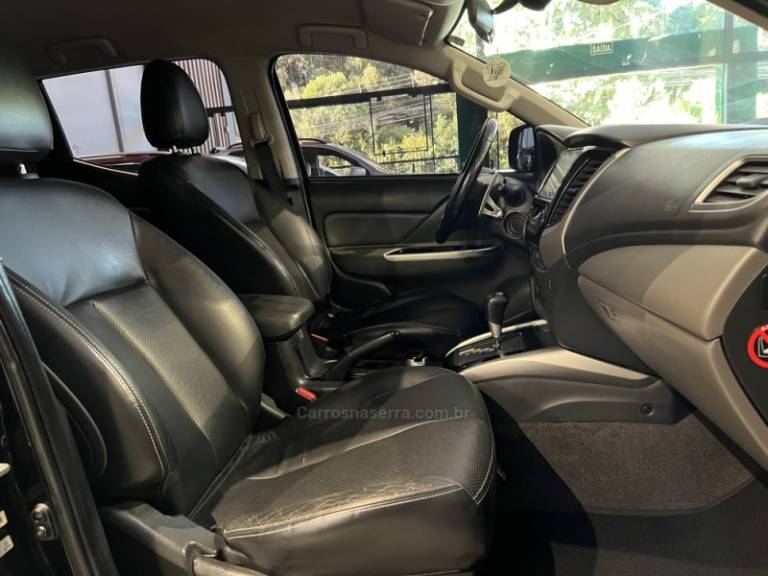 MITSUBISHI - L200 TRITON - 2018/2019 - Preta - R$ 144.900,00