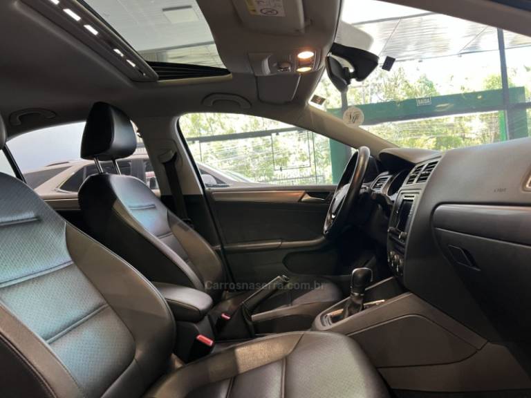 VOLKSWAGEN - JETTA - 2017/2017 - Preta - R$ 83.900,00