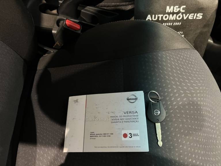 NISSAN - VERSA - 2018/2018 - Prata - R$ 57.900,00