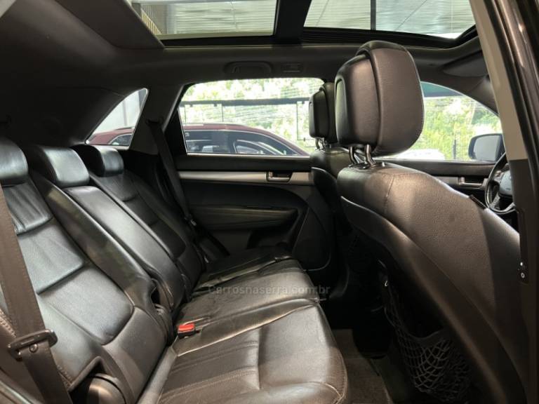 KIA MOTORS - SORENTO - 2012/2013 - Preta - R$ 69.900,00
