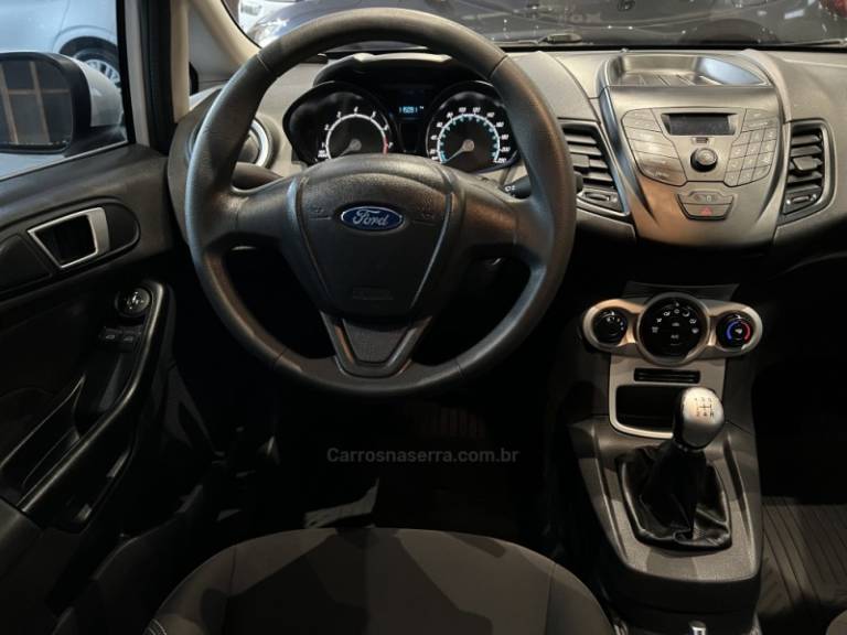 FORD - FIESTA - 2013/2014 - Branca - R$ 42.900,00