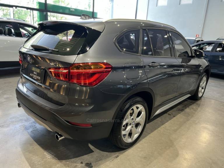 BMW - X1 - 2017/2018 - Cinza - R$ 124.900,00