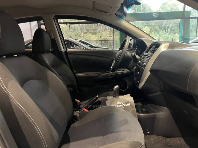 NISSAN - VERSA - 2018/2018 - Prata - R$ 57.900,00