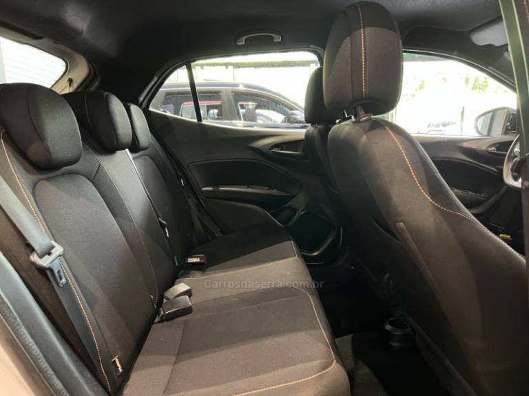 FIAT - ARGO - 2021/2022 - Branca - R$ 74.900,00