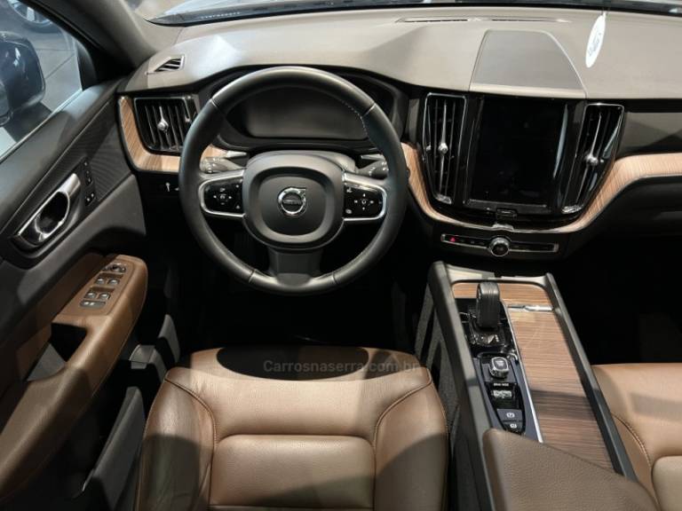 VOLVO - XC60 - 2021/2021 - Azul - R$ 186.900,00