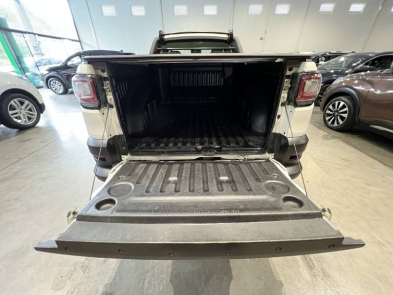 FIAT - STRADA - 2023/2023 - Branca - R$ 74.900,00