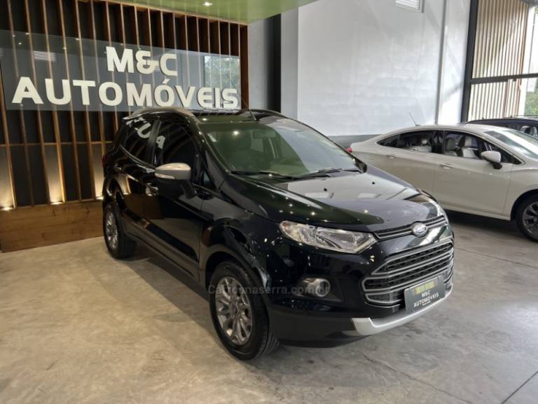 FORD - ECOSPORT - 2016/2017 - Preta - R$ 61.900,00