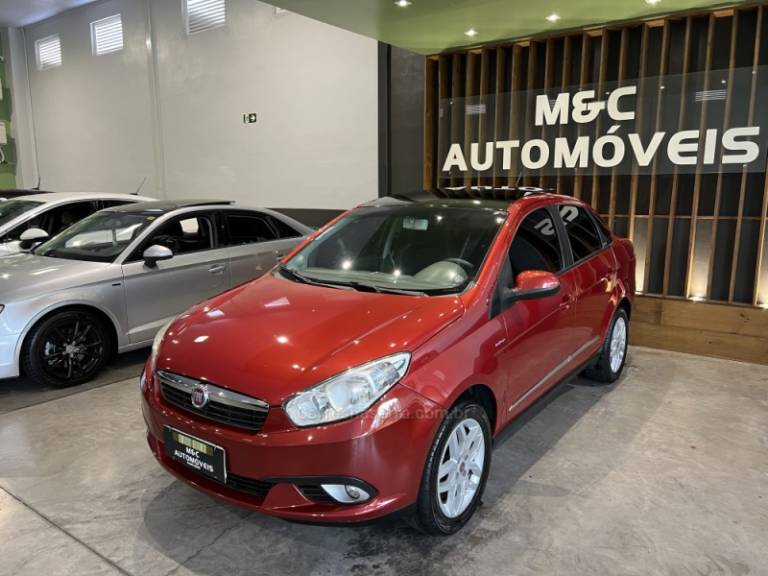 FIAT - SIENA - 2013/2014 - Vermelha - R$ 39.900,00