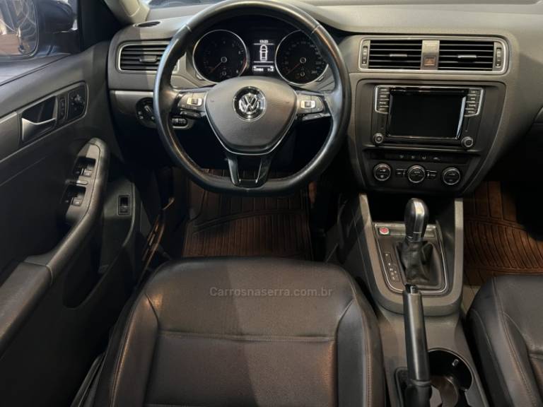 VOLKSWAGEN - JETTA - 2017/2017 - Preta - R$ 83.900,00