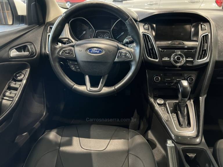 FORD - FOCUS - 2016/2016 - Branca - R$ 66.900,00