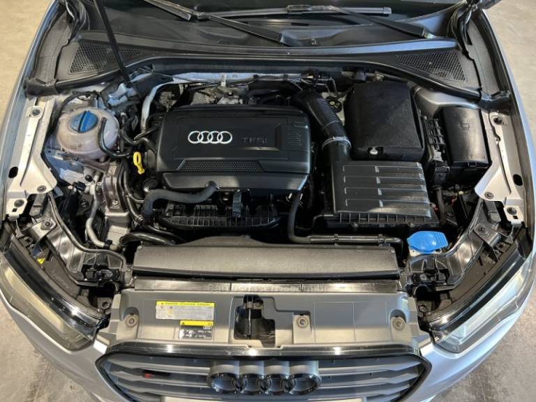 AUDI - A3 - 2014/2015 - Prata - R$ 89.900,00