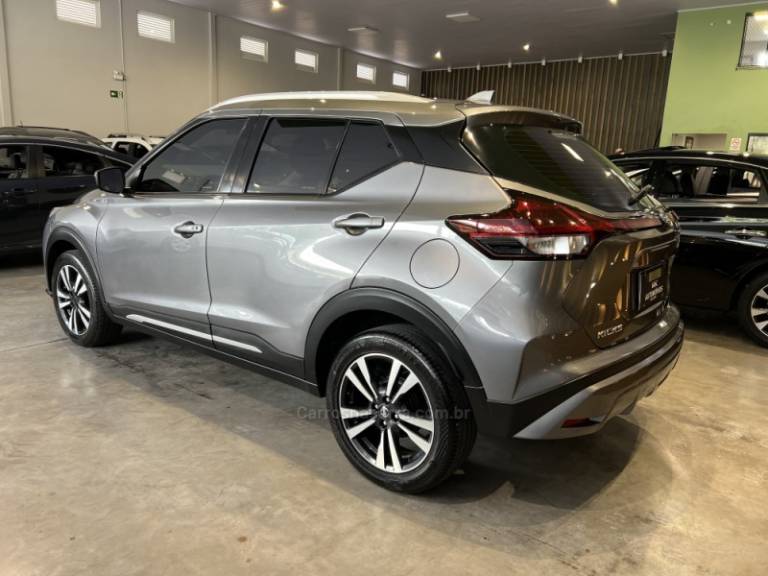 NISSAN - KICKS - 2022/2022 - Cinza - R$ 95.900,00