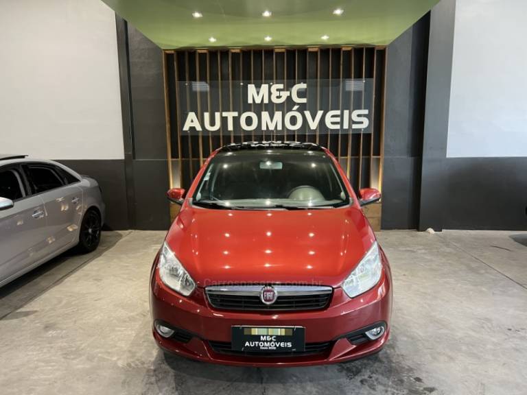 FIAT - SIENA - 2013/2014 - Vermelha - R$ 39.900,00