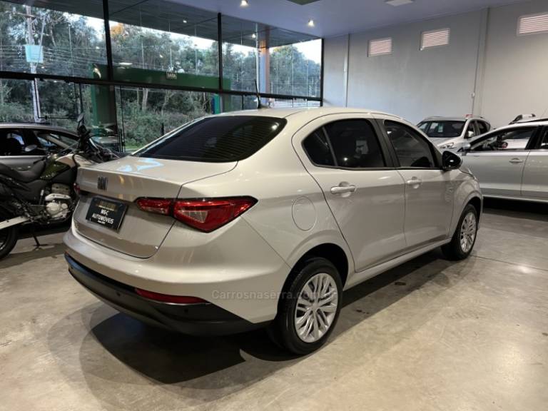 FIAT - CRONOS - 2022/2023 - Prata - R$ 73.900,00