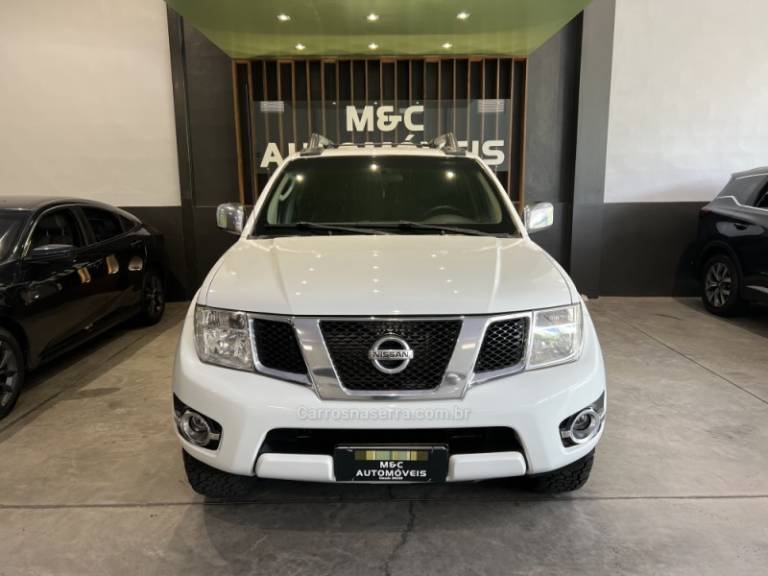 NISSAN - FRONTIER - 2014/2015 - Branca - R$ 102.900,00