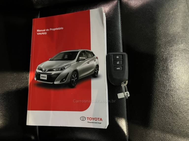 TOYOTA - YARIS - 2018/2019 - Prata - R$ 76.900,00