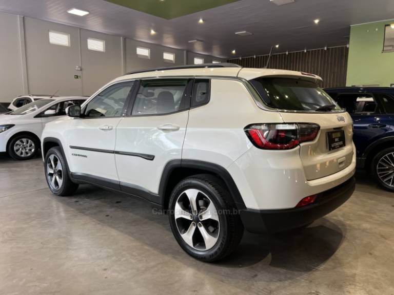 JEEP - COMPASS - 2017/2018 - Branca - R$ 89.900,00
