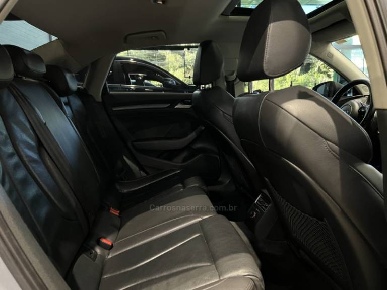 AUDI - A3 - 2014/2015 - Prata - R$ 89.900,00