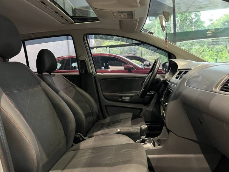 VOLKSWAGEN - FOX - 2013/2014 - Prata - R$ 42.900,00