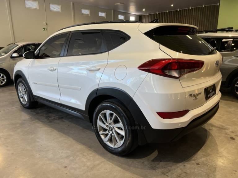 HYUNDAI - TUCSON - 2021/2022 - Branca - R$ 119.900,00
