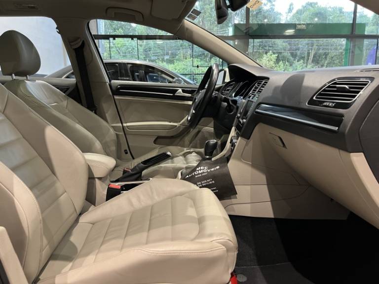 VOLKSWAGEN - GOLF - 2015/2016 - Branca - R$ 87.900,00