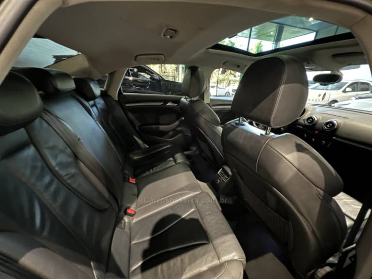 AUDI - A3 - 2014/2015 - Prata - R$ 89.900,00