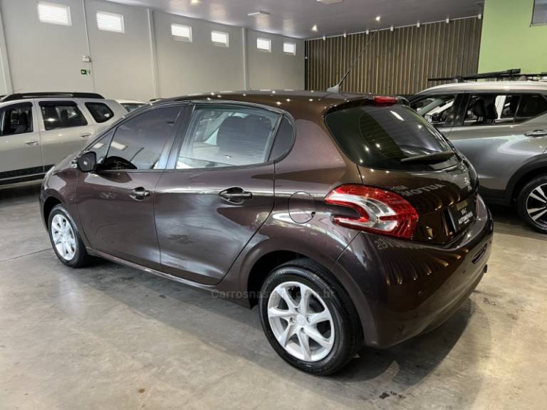 PEUGEOT - 208 - 2013/2014 - Marrom - R$ 38.900,00