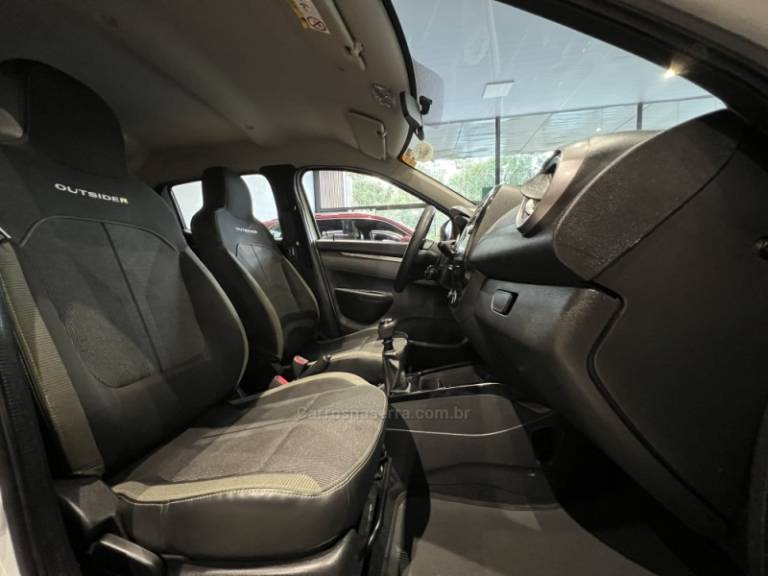 RENAULT - KWID - 2022/2023 - Branca - R$ 56.900,00