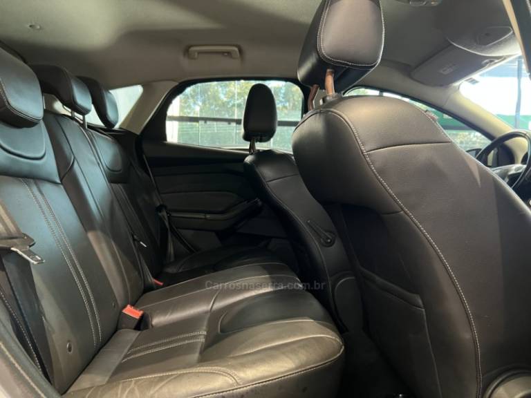 FORD - FOCUS - 2014/2015 - Branca - R$ 53.900,00
