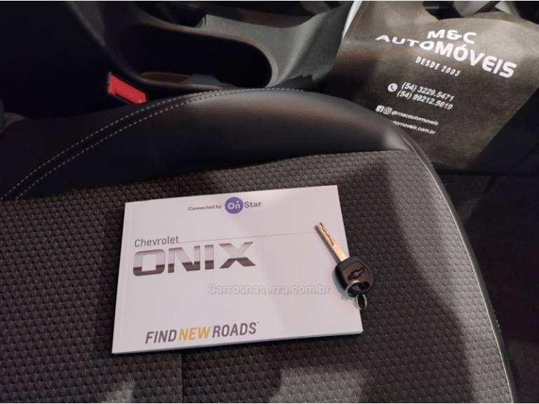 CHEVROLET - ONIX - 2024/2025 - Branca - R$ 99.900,00