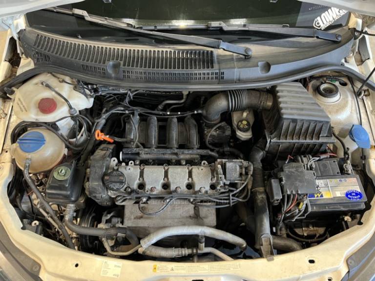 VOLKSWAGEN - SAVEIRO - 2014/2015 - Branca - R$ 49.900,00