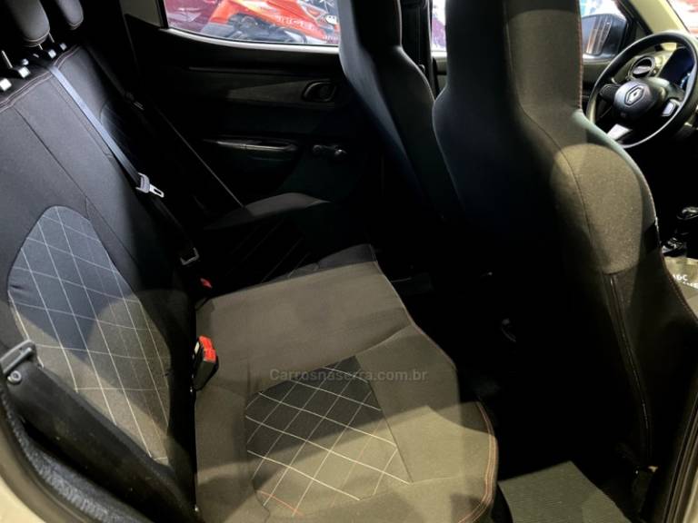 RENAULT - KWID - 2022/2023 - Prata - R$ 49.900,00
